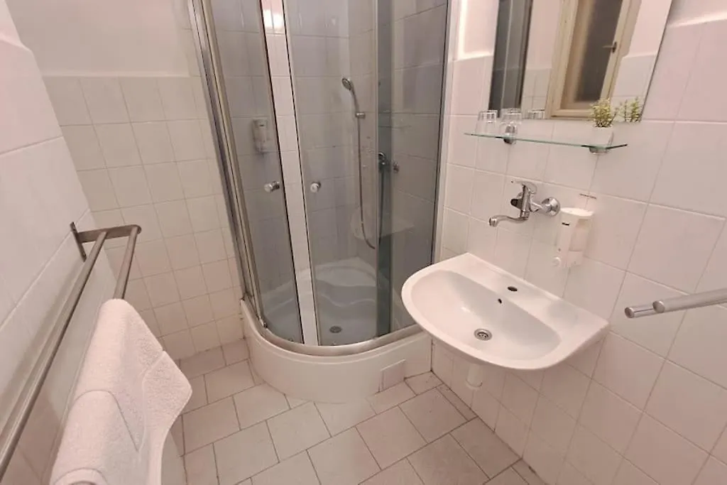Flat In Zizkov -402- Apartamento Praga República Checa
